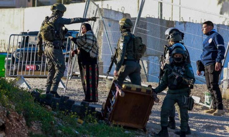 الضفة.. إصابة فلسطينيين باختناق بالغاز إثر اقتحامات إسرائيلية