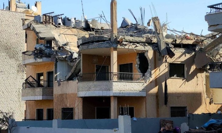 إعلام عبري: إسرائيل ألقت 6 قنابل بشكل متزامن في هجومها شرقي لبنان